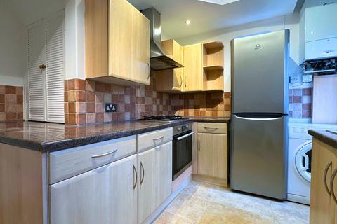 2 bedroom maisonette to rent, Otterburn Gardens, Isleworth TW7