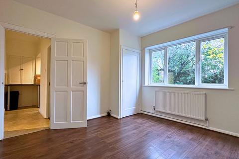 2 bedroom maisonette to rent, Otterburn Gardens, Isleworth TW7