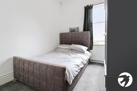 2 bedroom flat to rent, Clarence Place, Gravesend, Kent, DA12