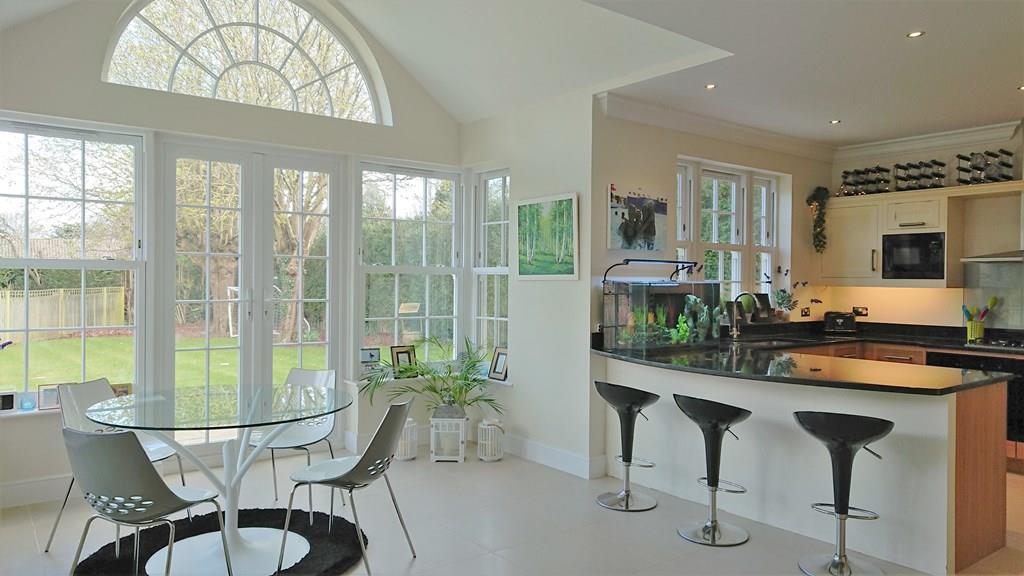 08 Kitchen 2.JPG