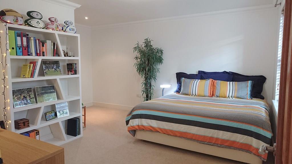 21 Bedroom 2.JPG