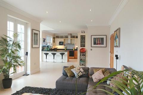 Sleepy Valley Headley Road, Leatherhead, KT22 8PT