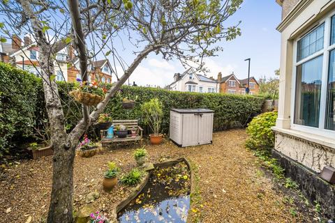 3 bedroom flat for sale, Gleneldon Road, Streatham