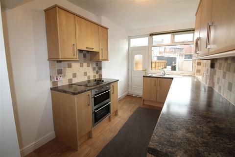 3 bedroom terraced house to rent, Branch Road, LS12