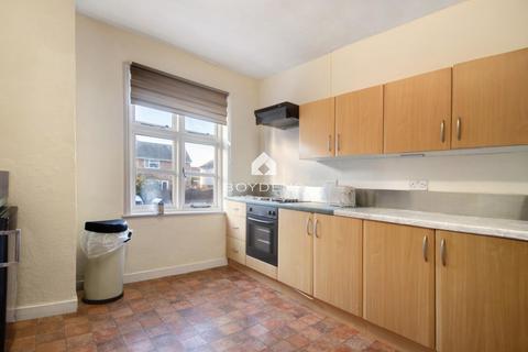 2 bedroom flat to rent, High Street, Kelvedon CO5