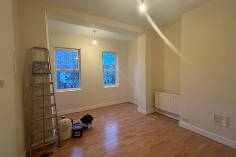 2 bedroom flat to rent, Broad Green Avenue, Croydon, CR0