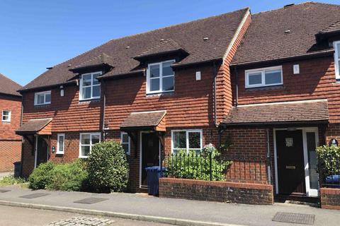 2 bedroom terraced house to rent, Alfred Road, Farnham GU9