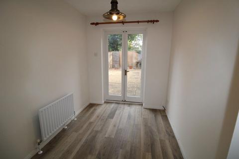 2 bedroom terraced house to rent, Alfred Road, Farnham GU9