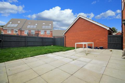 5 bedroom detached house for sale, Darsdale Drive, Raunds NN9