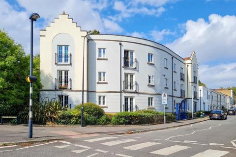 2 bedroom apartment to rent, Gateway Terrace, Bristol BS20