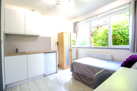 undefined, Dollis Hill Lane, London NW2