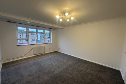 2 bedroom flat to rent, Shorncliffe Road, Folkestone, CT20