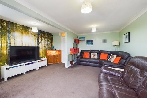 3 bedroom end of terrace house for sale, Stanwick Gardens, Cheltenham, Gloucestershire, GL51