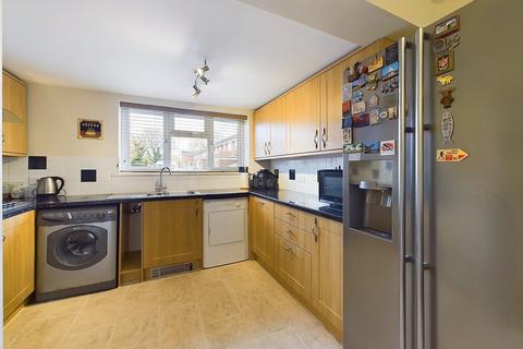 3 bedroom end of terrace house for sale, Stanwick Gardens, Cheltenham, Gloucestershire, GL51