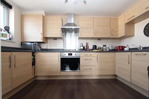 2 bedroom apartment to rent, Lankaster Gardens, London, N2