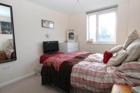 2 bedroom apartment to rent, Lankaster Gardens, London, N2