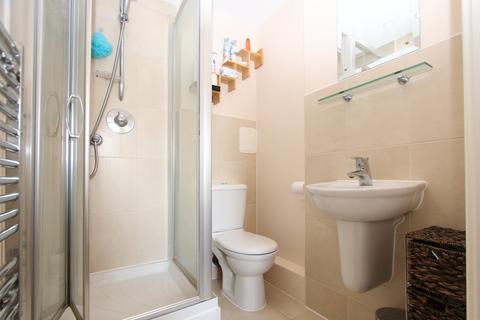 2 bedroom apartment to rent, Lankaster Gardens, London, N2