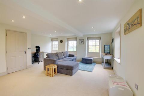 2 bedroom penthouse to rent, Huntingdon Road, Fenstanton