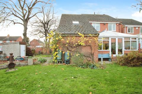 4 bedroom detached house for sale, Laurence Court, Leeds LS26