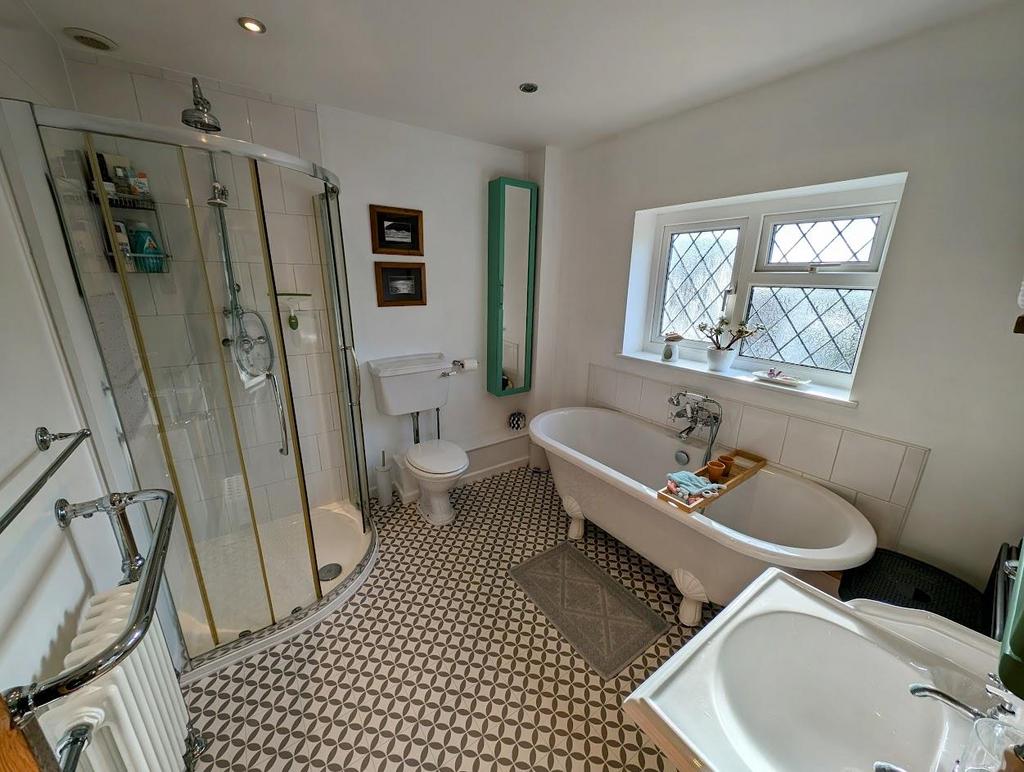 2 Prospect Cottages bathroom.jpg