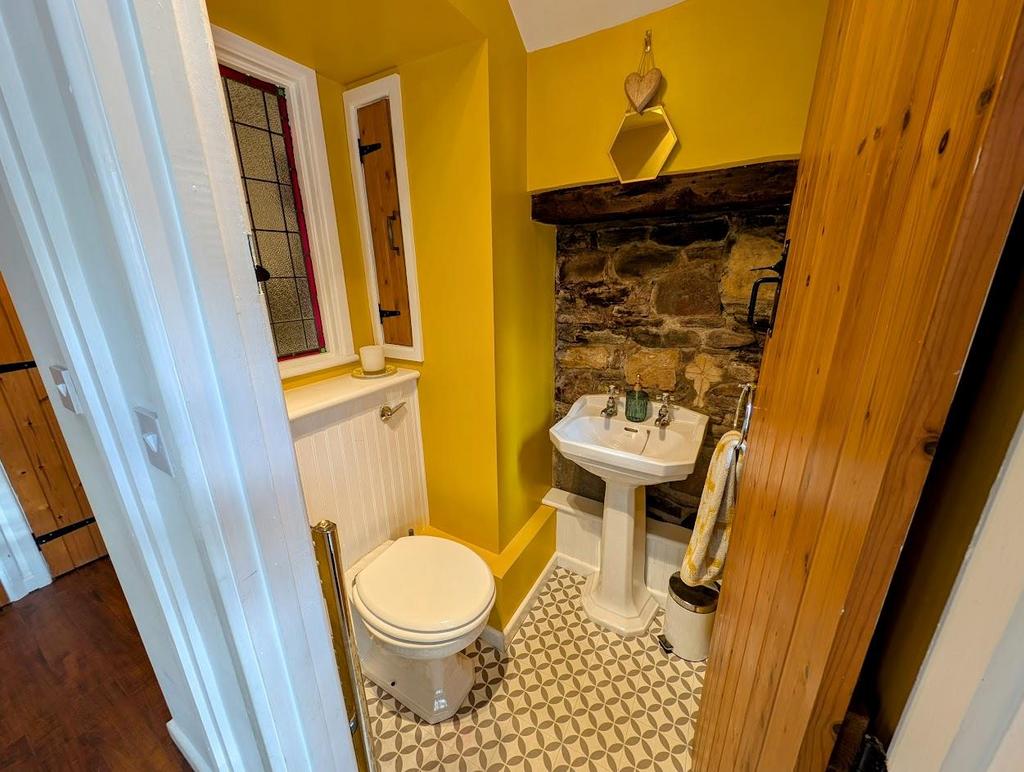 2 Prospect Cottages downstairs cloakroom.jpg