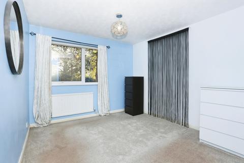 2 bedroom flat to rent, Cleanthus Close London SE18