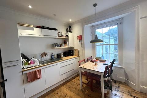 3 bedroom house to rent, Wellington Place, Falmouth