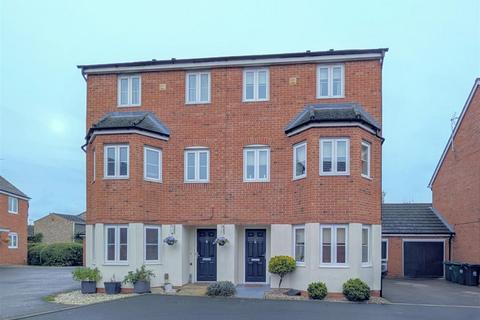 4 bedroom semi-detached house for sale, Meredith Way, Gloucester GL4