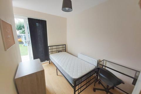 6 bedroom end of terrace house to rent, Wider Mead, Bristol BS16