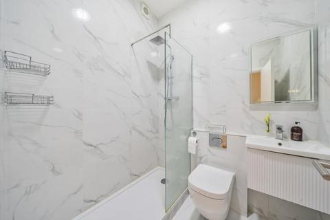 1 bedroom flat for sale, Clapham High Street, London