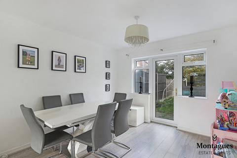 7 Dukes Close, North Weald, Epping, CM16 6DA