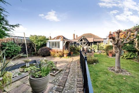 15 Hamilton Road, Feltham, TW13 4PP