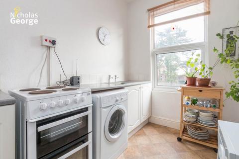 2 bedroom flat to rent, Alcester Road, Moseley, B13 8JR