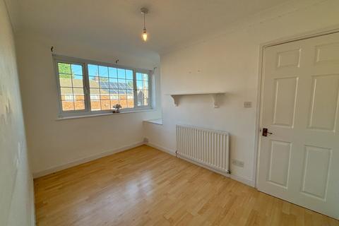 Labelle Dencil Close, Halesowen, B63 2DR