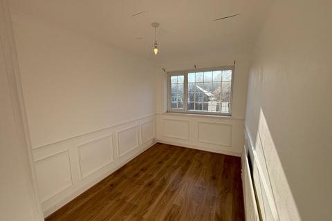 Labelle Dencil Close, Halesowen, B63 2DR