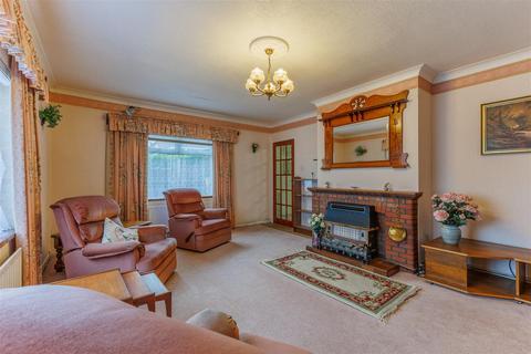 2 bedroom bungalow for sale, Pitchers Hill, Wickhamford, Evesham