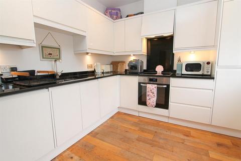 2 bedroom flat for sale, 38 Wandle Road, Beddington Croydon CR0