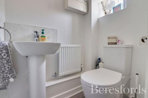 2 Oak Crescent, Burnham-on-crouch, CM0 8FP