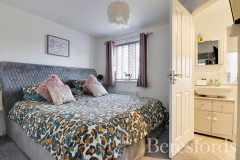 2 Oak Crescent, Burnham-on-crouch, CM0 8FP