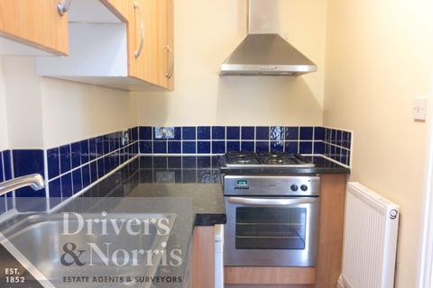 Studio to rent, Alexandra Grove, North Finchley, London, N12