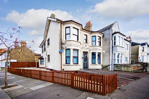 2 bedroom apartment for sale, Lancaster Gardens, Southend-on-Sea, SS1