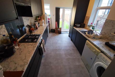 4 bedroom house to rent, Lisvane Street, Cathays, Cardiff