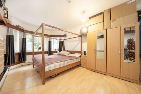 3 bedroom flat for sale, Lampton Road, Hounslow TW3