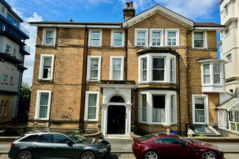 3 bedroom flat for sale, Belmont Road, Scarborough