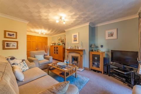 3 bedroom terraced house for sale, Nevern Walk, Cwmbran NP44