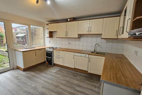 4 bedroom terraced house to rent, Fishermead Boulevard, Milton Keynes MK6