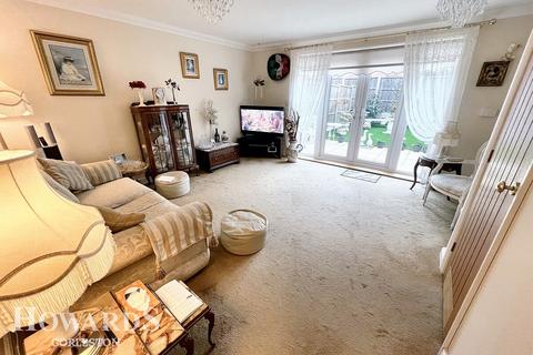 3 bedroom semi-detached house for sale, Mayflower Way, Gorleston