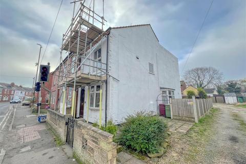 2 bedroom end of terrace house for sale, Barlborough Road, Chesterfield S43