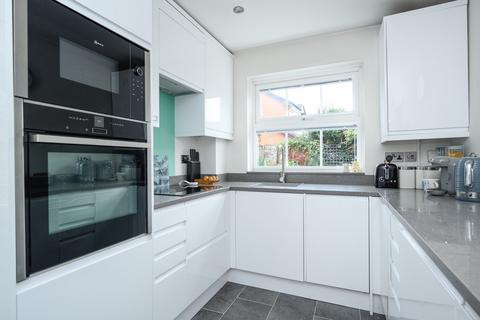 3 bedroom detached house for sale, Thorneycroft Close, Walton-on-Thames, KT12