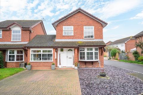 3 bedroom detached house for sale, Thorneycroft Close, Walton-on-Thames, KT12